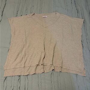 Pink Lily V-Neck Flowy Short Sleeve Top | Size M